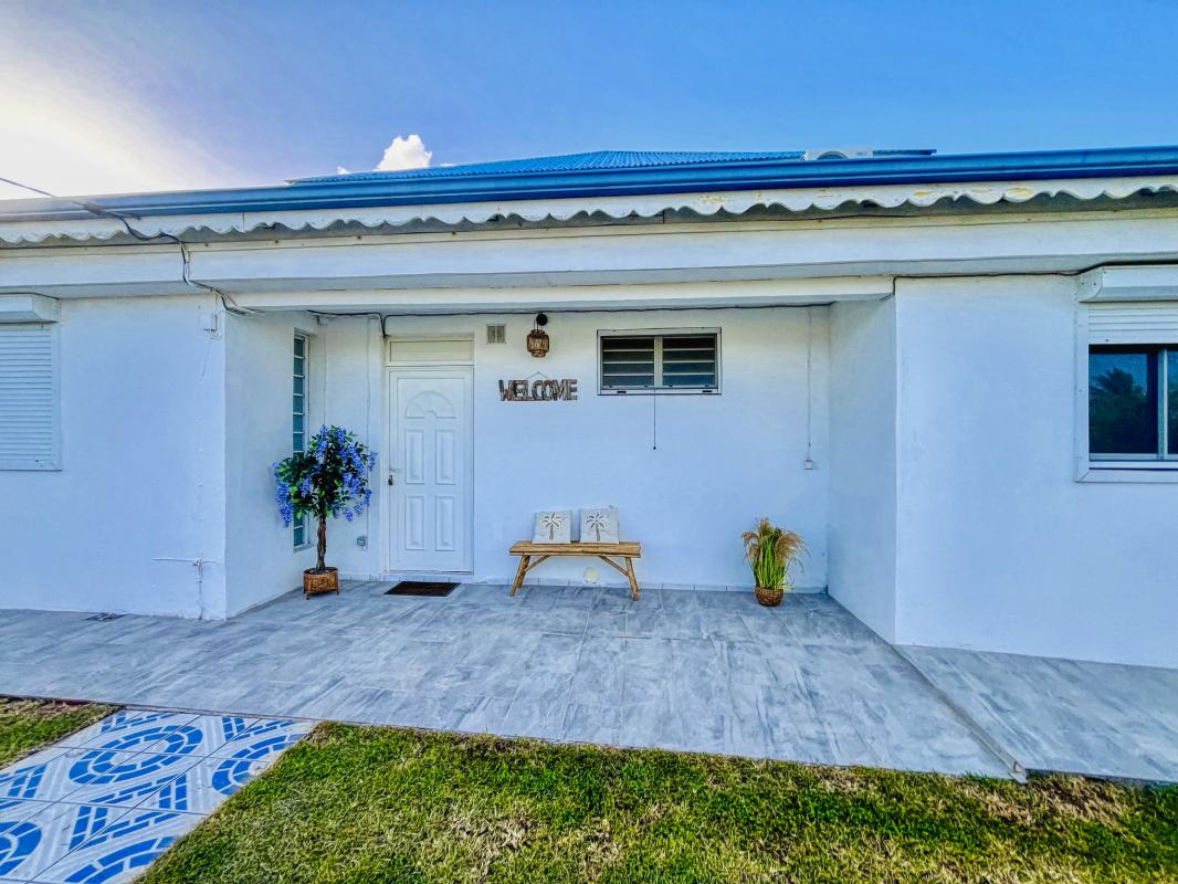 29.A louer villa avec piscine et vue mer St François Guadeloupe